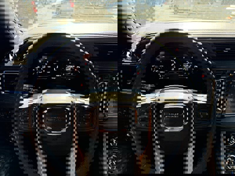 Used 2023 GMC Yukon XL Denali image 33