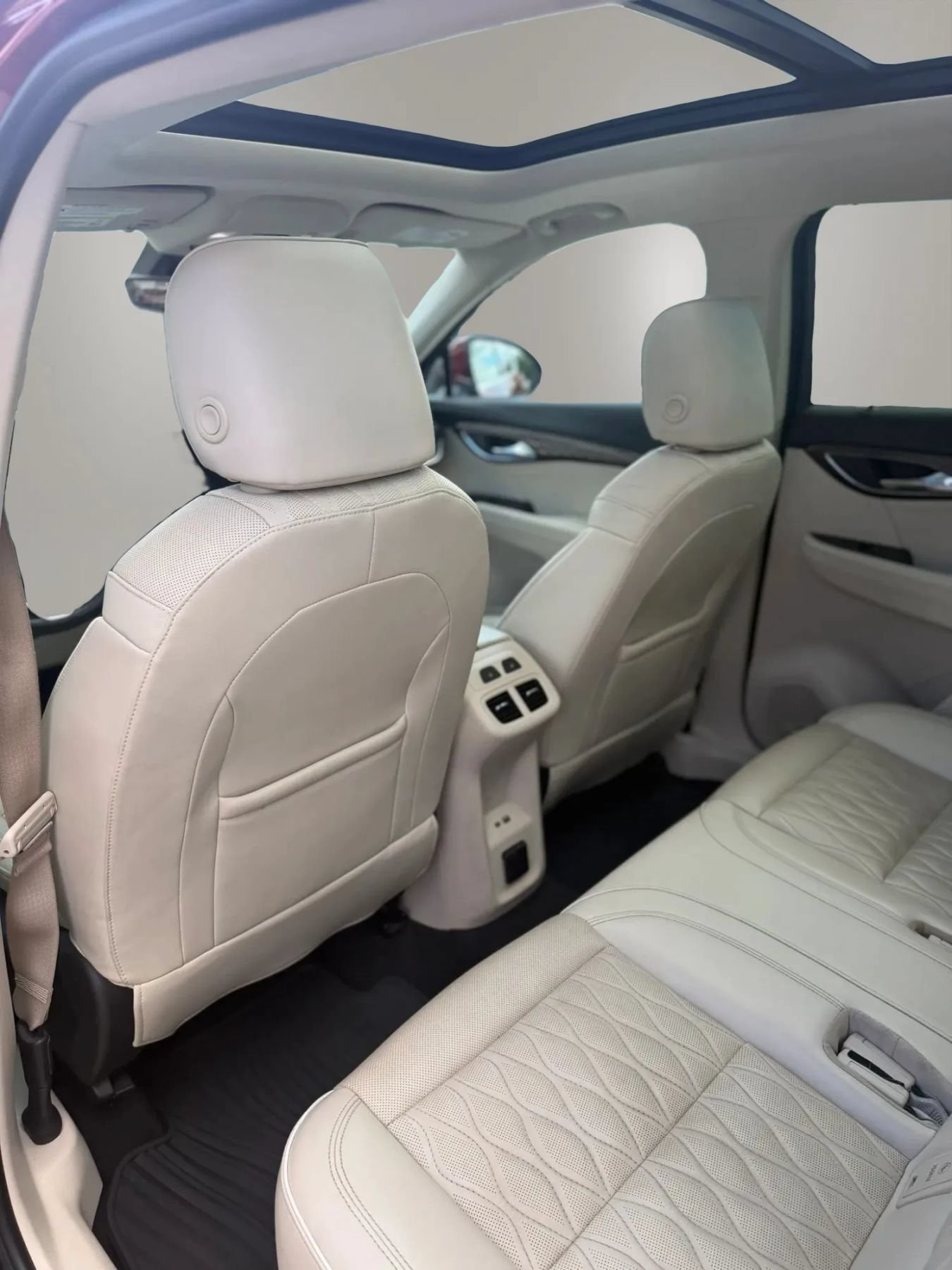 Used 2022 Buick Envision Avenir w/ Technology Package II AWD/4WD image 16