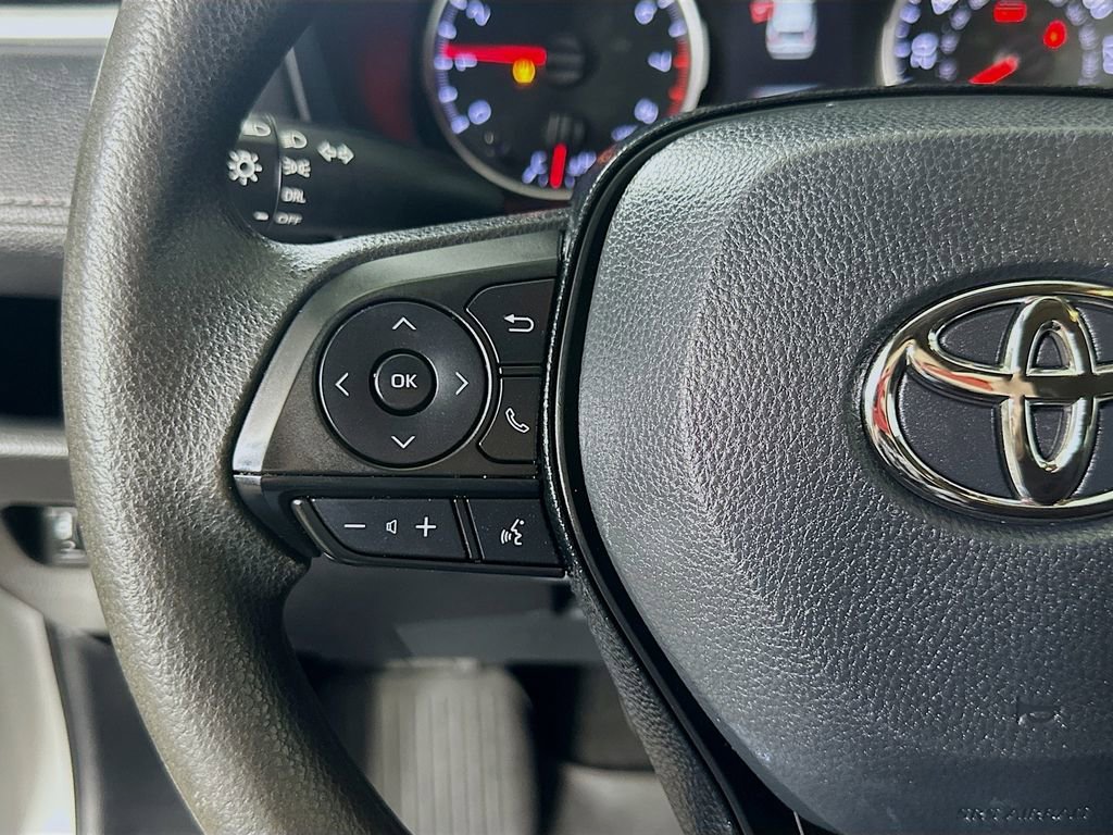 Used 2021 Toyota RAV4 LE image 22