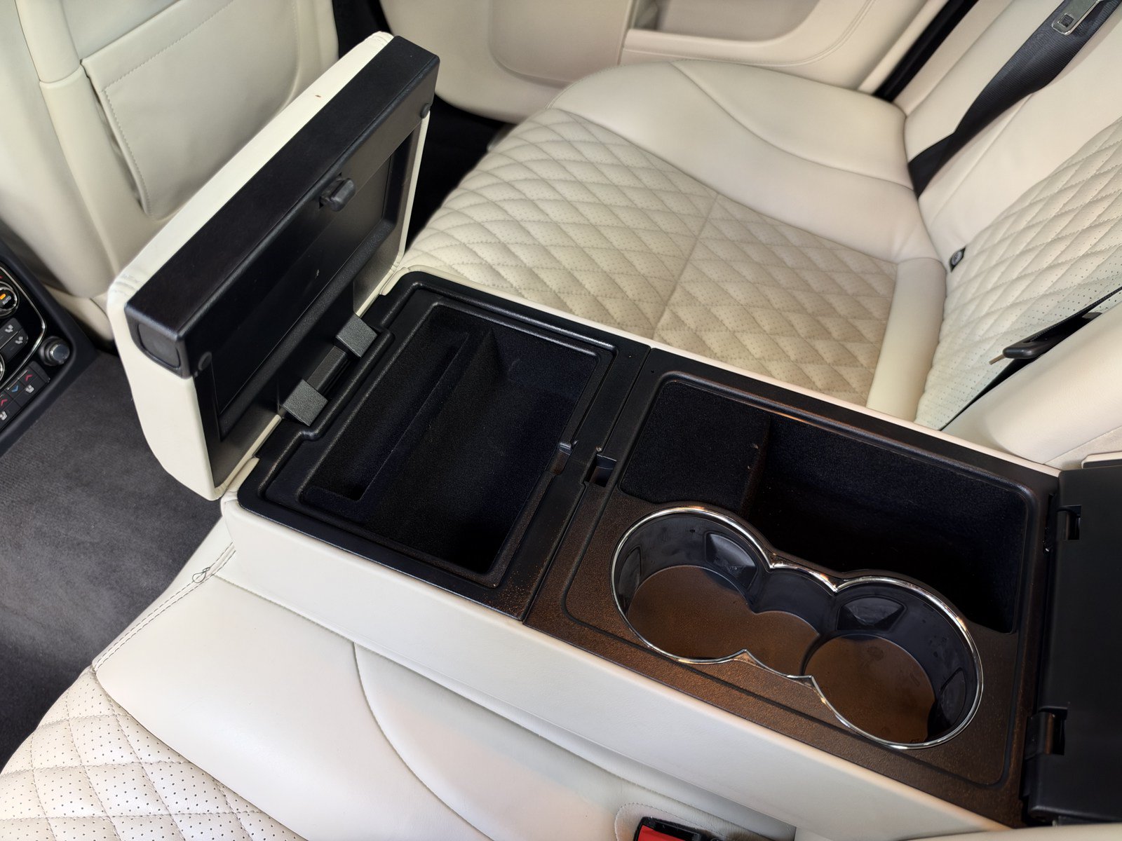 Used 2019 Jaguar XJ R RWD image 42