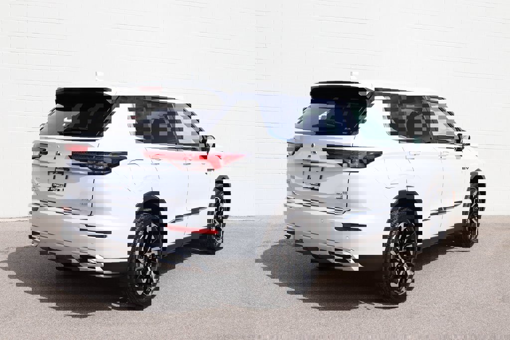 New 2025 Mitsubishi Outlander SE image 23