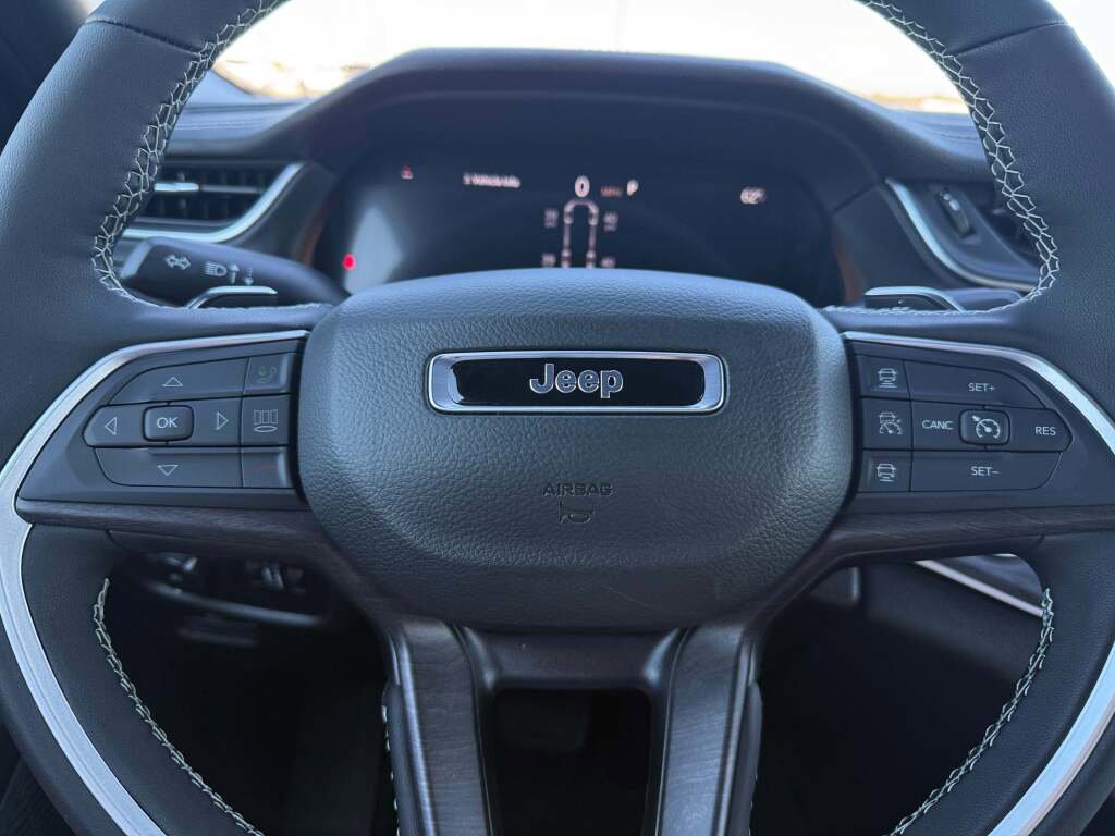 New 2025 Jeep Grand Cherokee L Limited w/ Black Appearance Package image 19