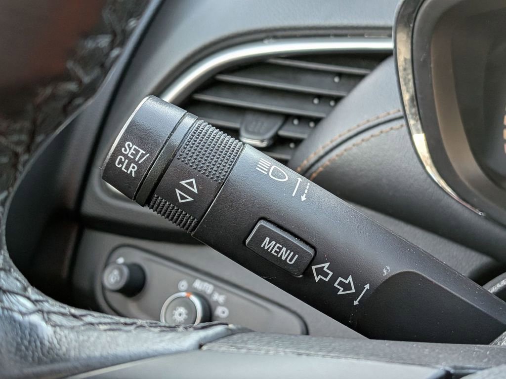 Used 2022 Chevrolet Trax LT w/ LT Convenience Package image 23