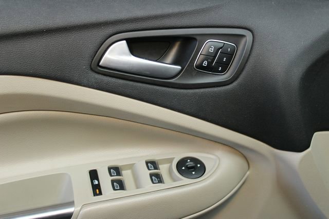 Used 2019 Ford Escape Titanium w/ U9j03 - Titanium Tow Package image 16