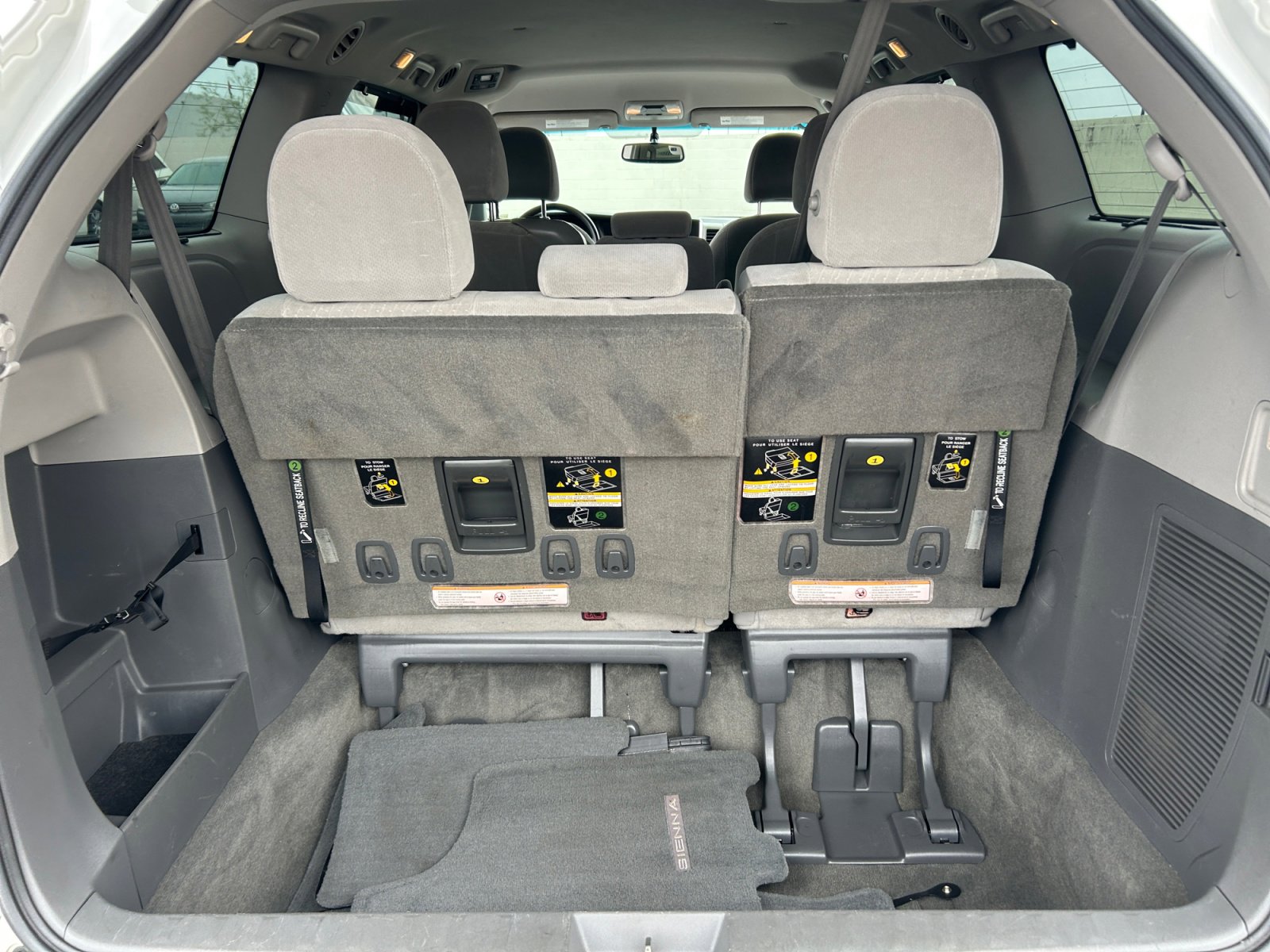 Used 2017 Toyota Sienna LE FWD image 32