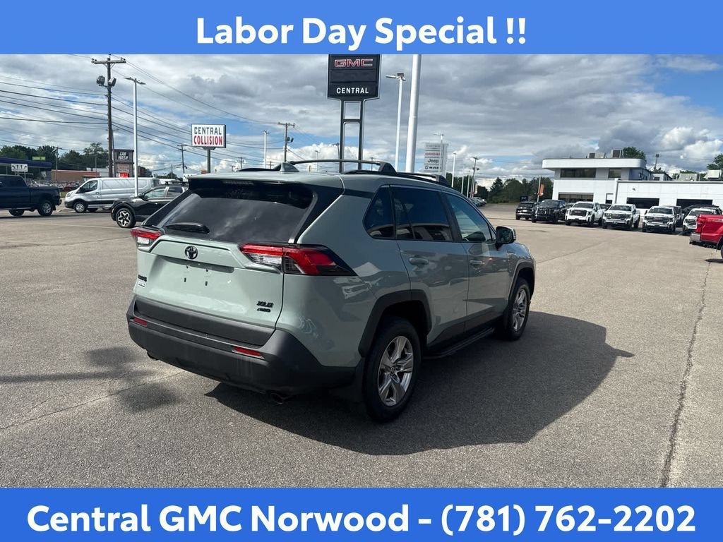 Used 2022 Toyota RAV4 XLE w/ Convenience Package AWD/4WD image 5