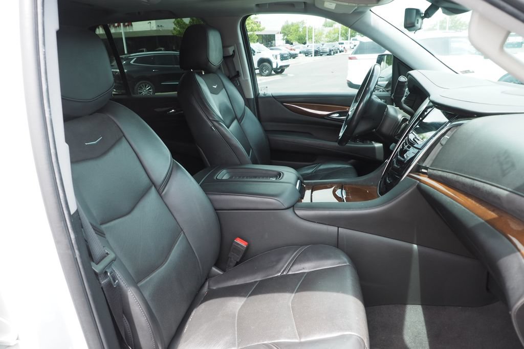 Used 2020 Cadillac Escalade Premium Luxury AWD/4WD image 22