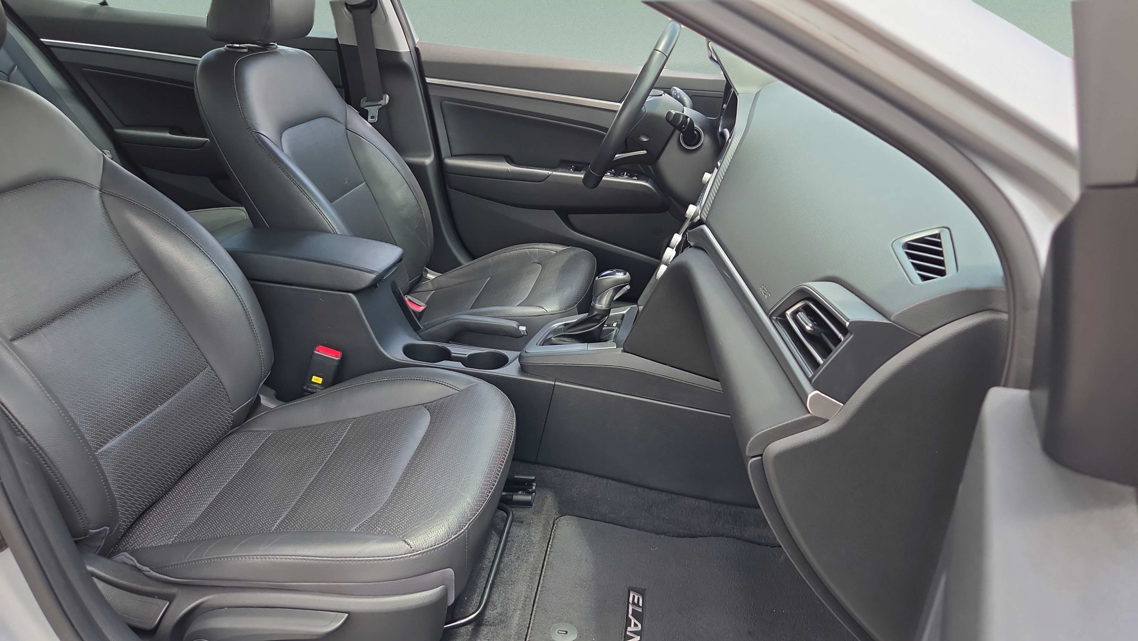 Used 2020 Hyundai Elantra Limited w/ Cargo Package (C1) FWD image 29