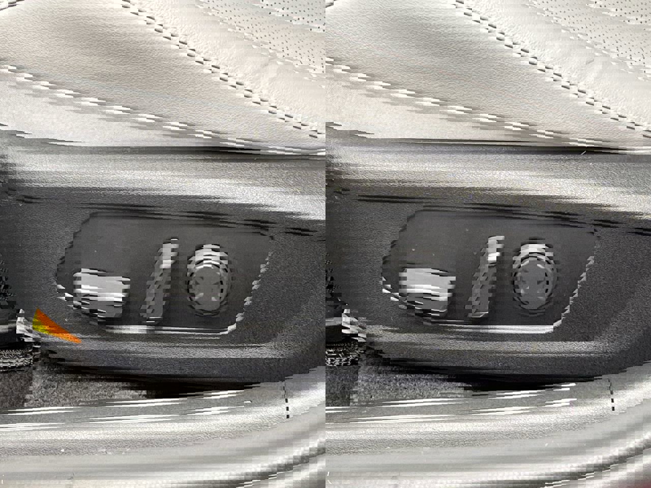 Used 2024 Hyundai Elantra Limited image 11