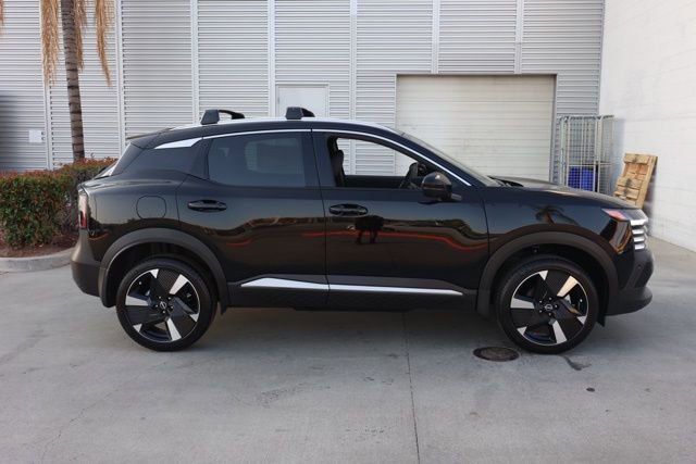 New 2025 Nissan Kicks SR image 3