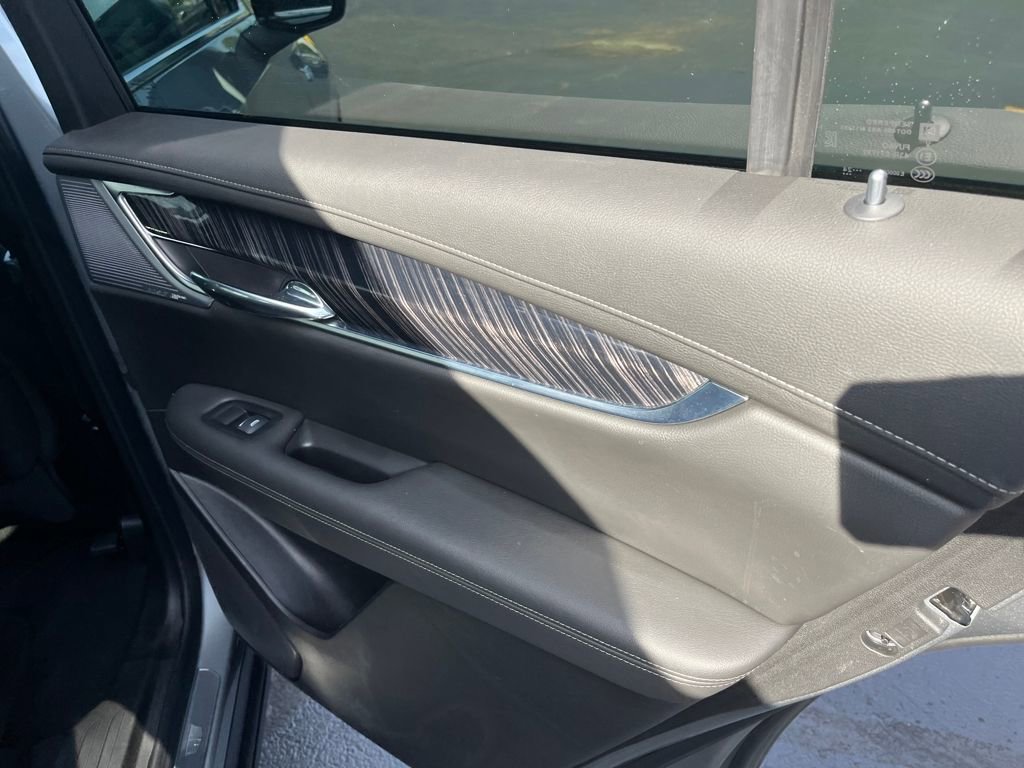 Used 2025 Cadillac XT6 Premium Luxury image 28