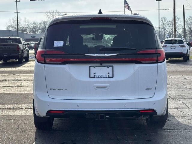 New 2026 Chrysler Pacifica Pinnacle w/ Trailer Tow Group AWD/4WD image 36
