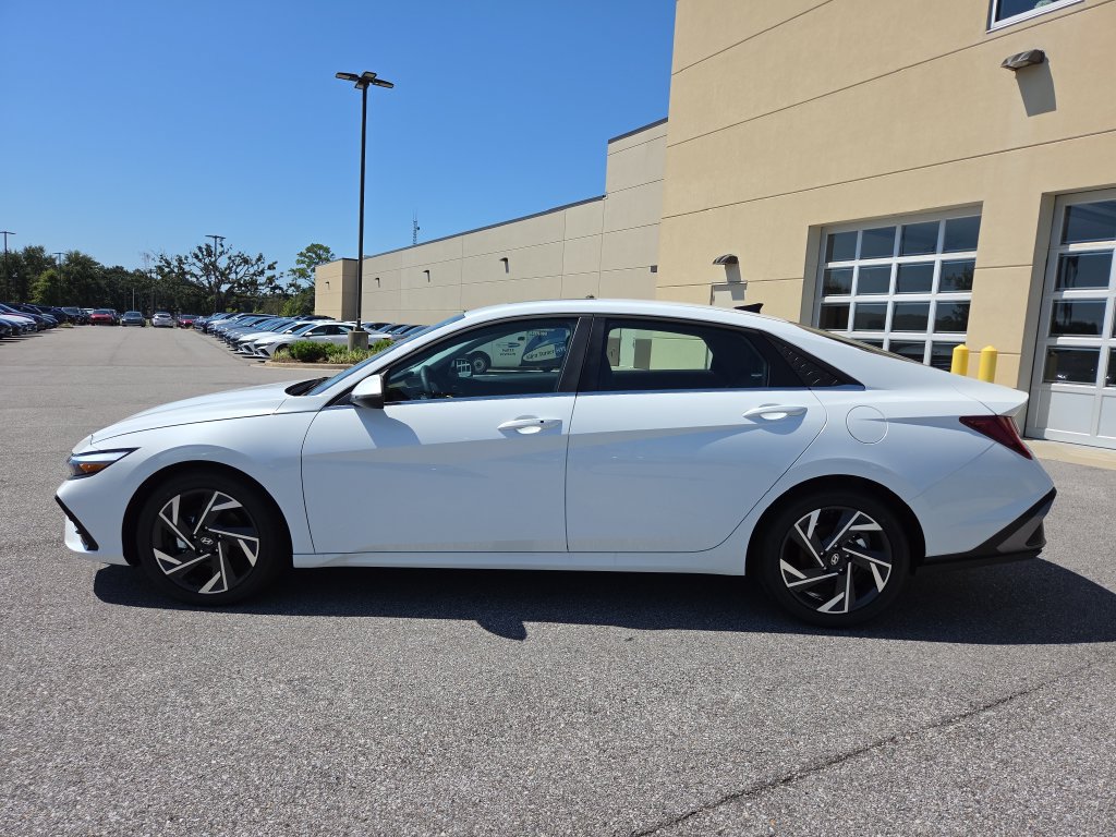 New 2026 Hyundai Elantra Limited FWD image 5