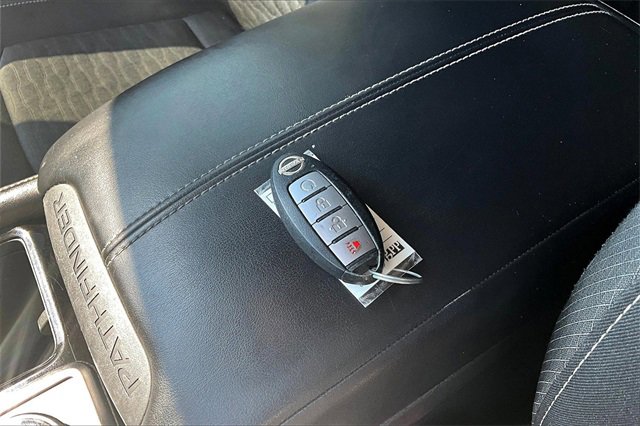 Used 2022 Nissan Pathfinder SV image 36
