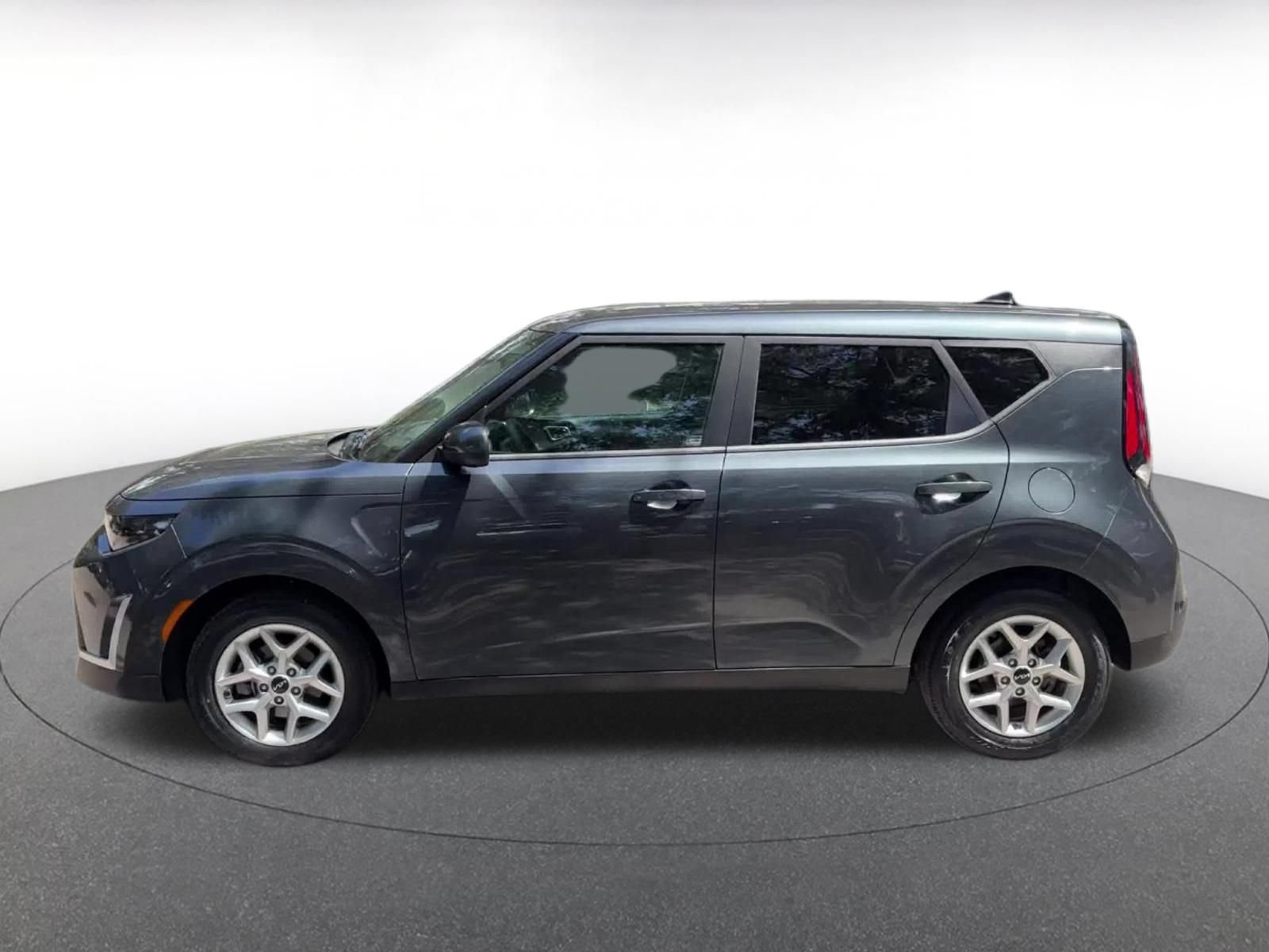 Used 2025 Kia Soul LX w/ LX Technology Package FWD image 8