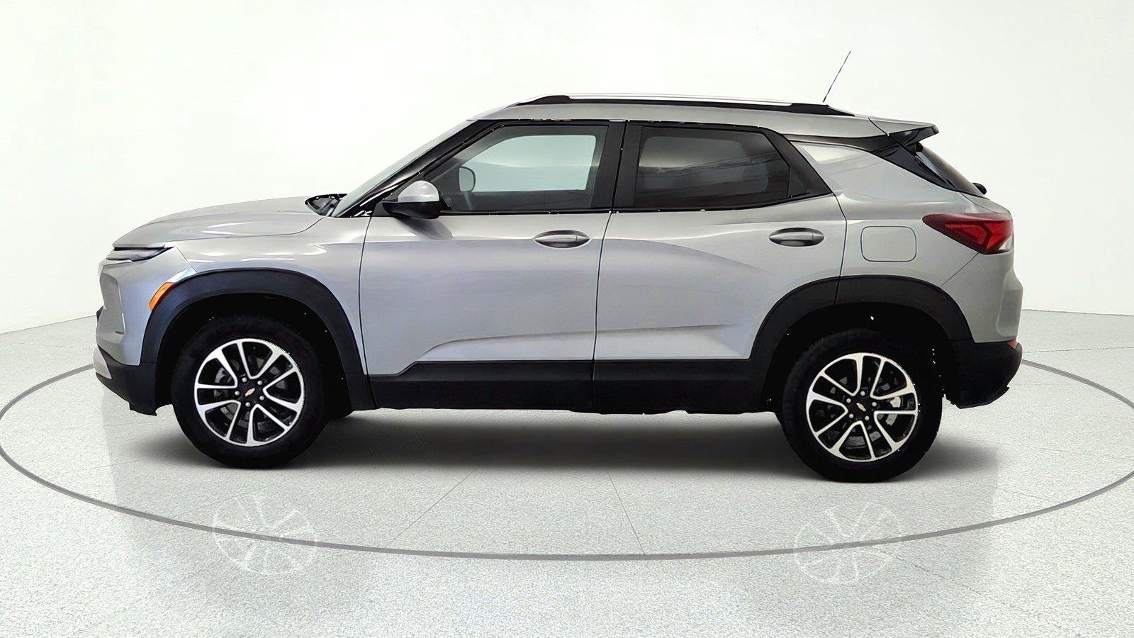 Used 2025 Chevrolet TrailBlazer LT AWD/4WD image 5