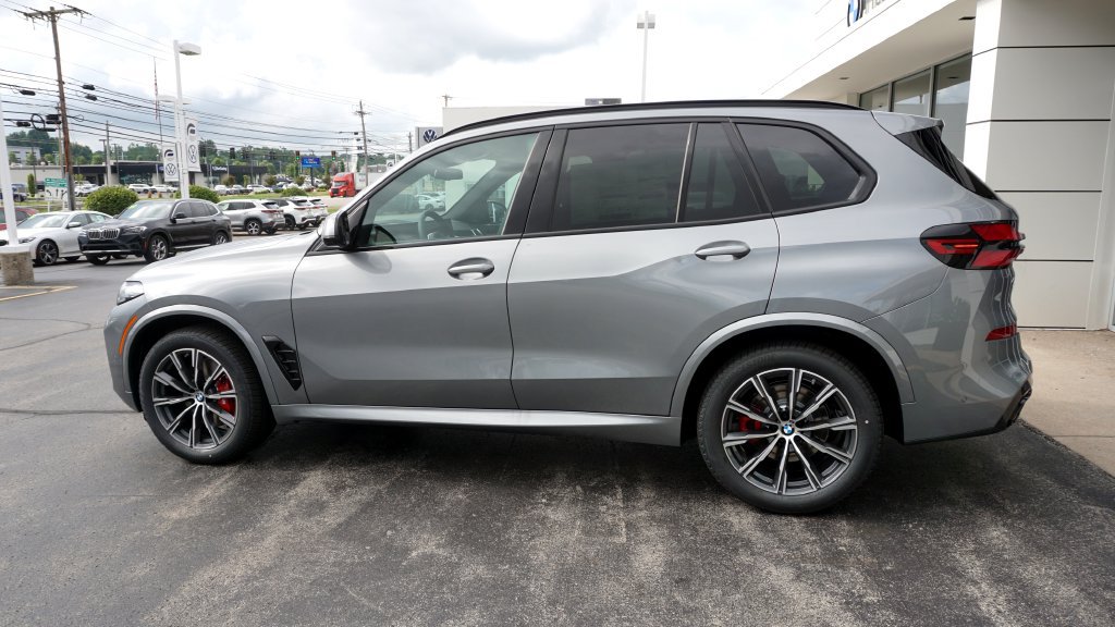 New 2026 BMW X5 xDrive40i w/ M Sport Package AWD/4WD image 9