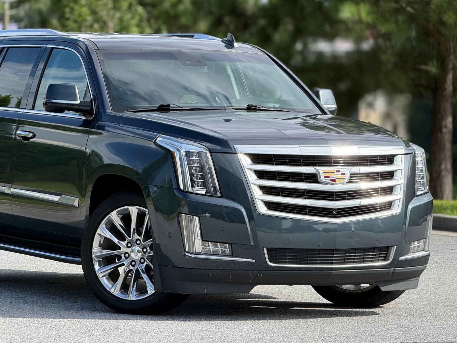 Used 2019 Cadillac Escalade Luxury AWD/4WD image 47