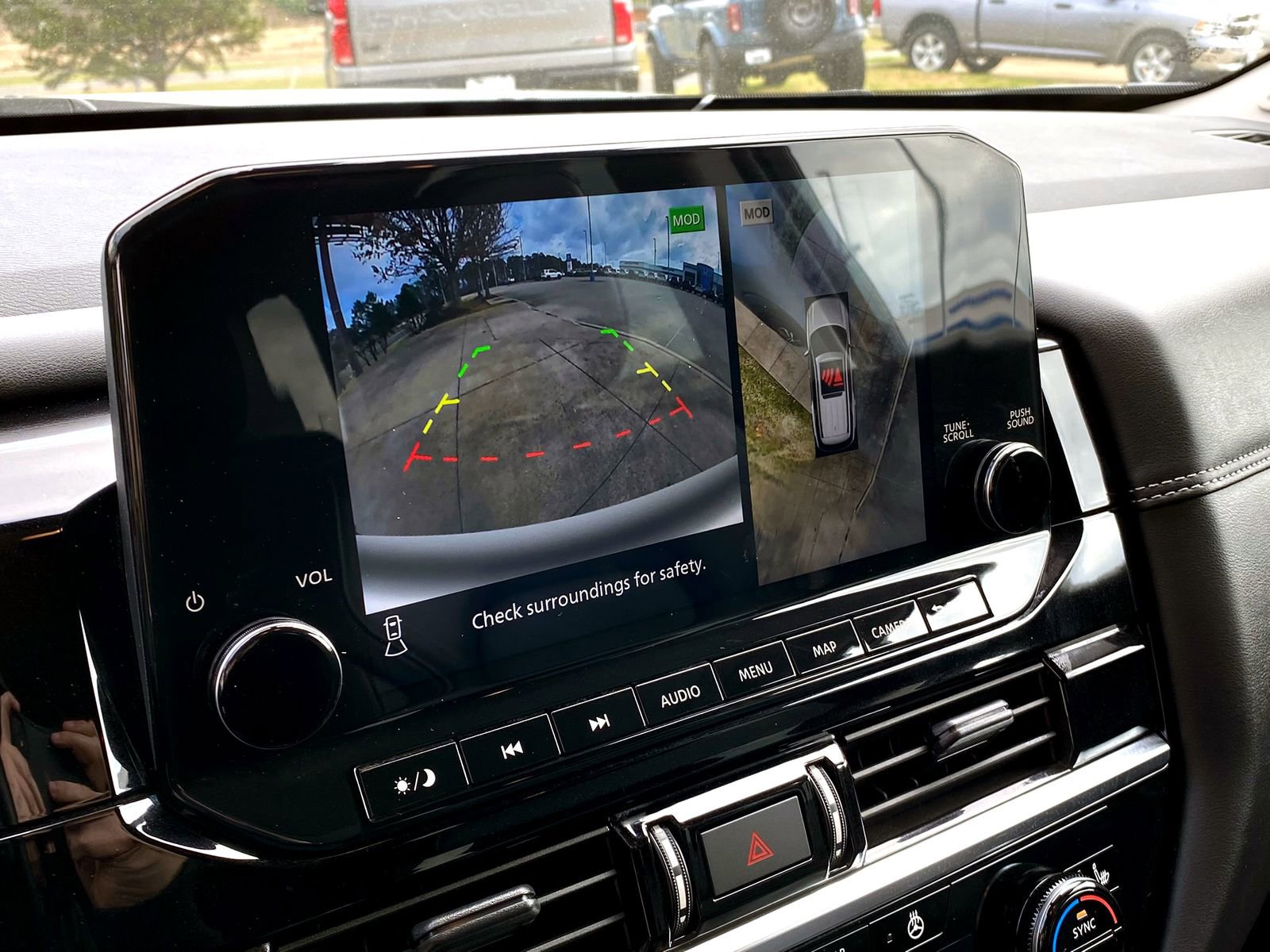 Used 2024 Nissan Pathfinder Platinum w/ Black Appearance Package image 16