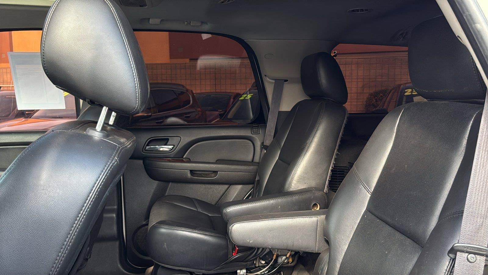 Used 2011 Chevrolet Tahoe LTZ RWD image 23
