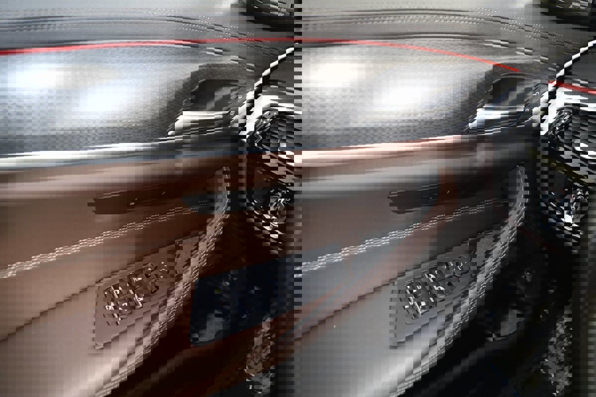 Used 2023 BMW M550i xDrive image 40