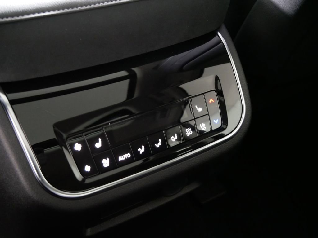 New 2025 INFINITI QX80 Sensory image 18