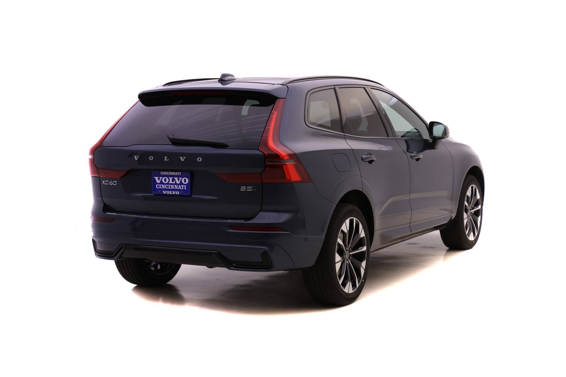 New 2026 Volvo XC60 B5 Plus w/ Protection Package Premier image 4