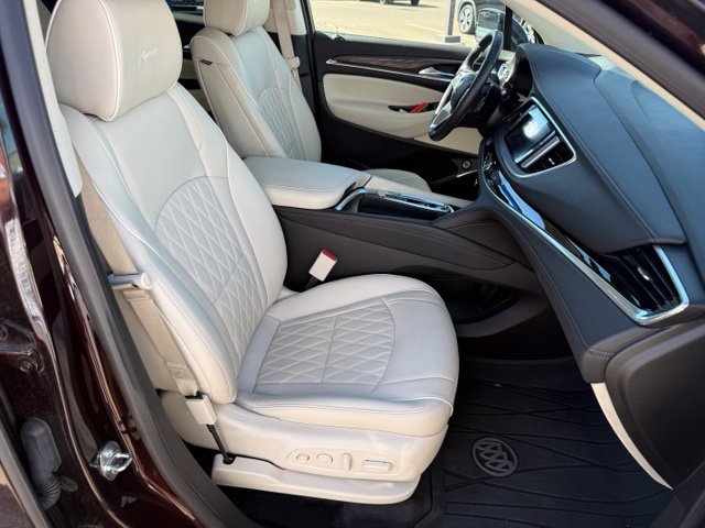Used 2023 Buick Enclave Avenir w/ Avenir Technology Package AWD/4WD image 32