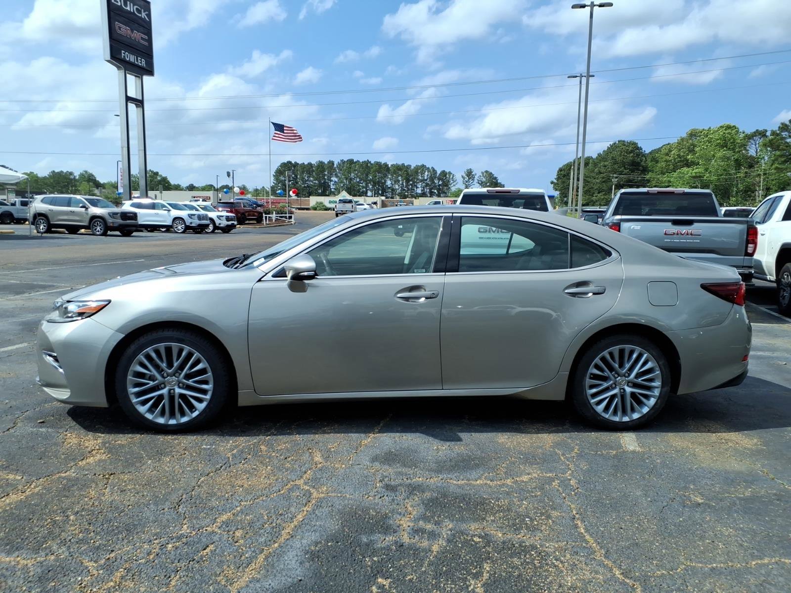 Used 2016 Lexus ES 350 w/ Luxury Package w/Wood Trim FWD image 1