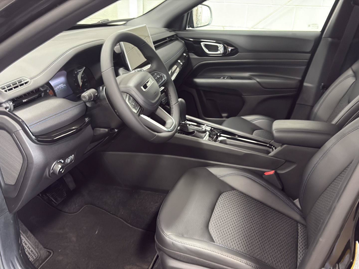 New 2026 Jeep Compass Latitude AWD/4WD image 5