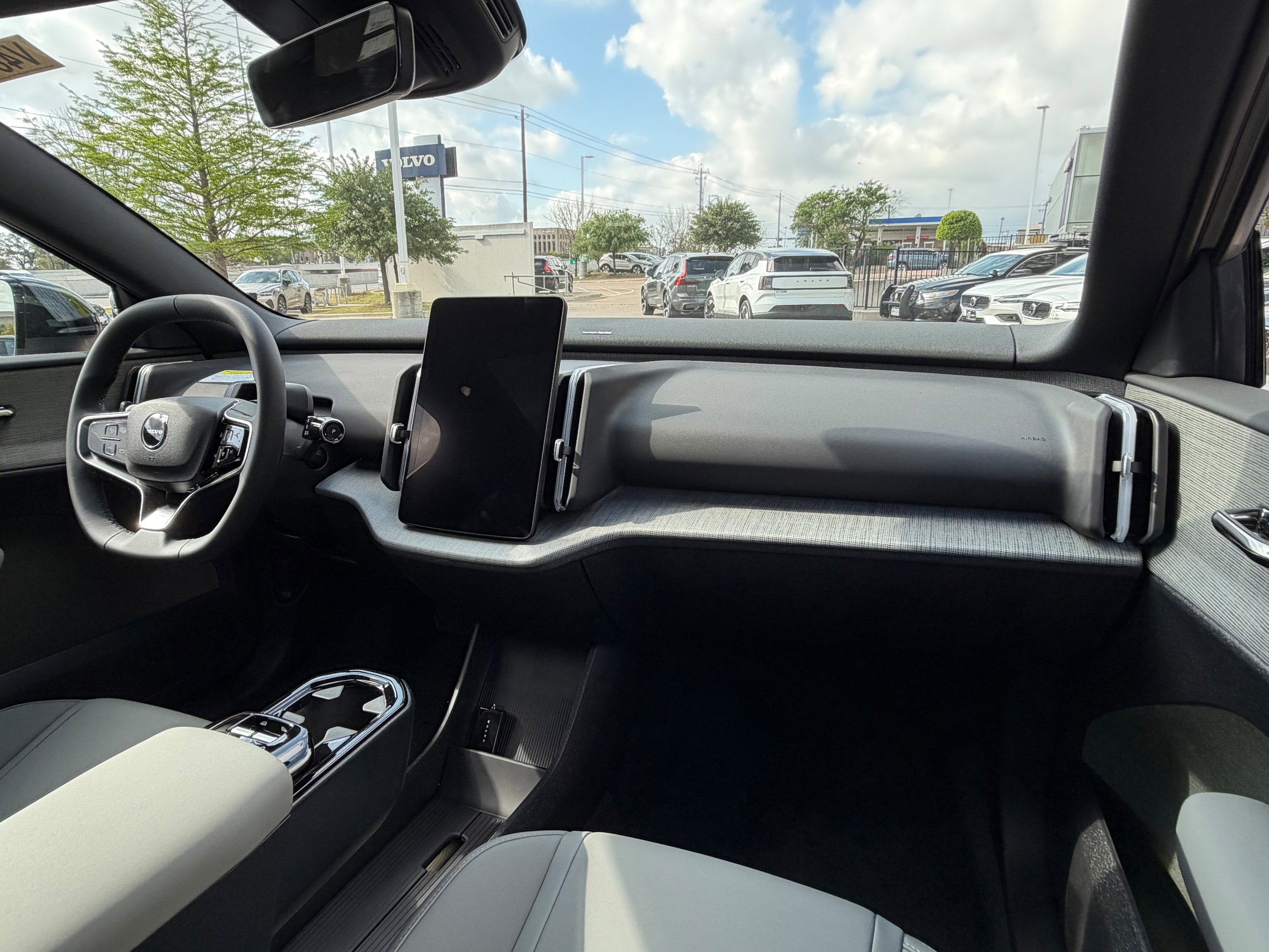 New 2026 Volvo EX30 Plus w/ Protection Package RWD image 10
