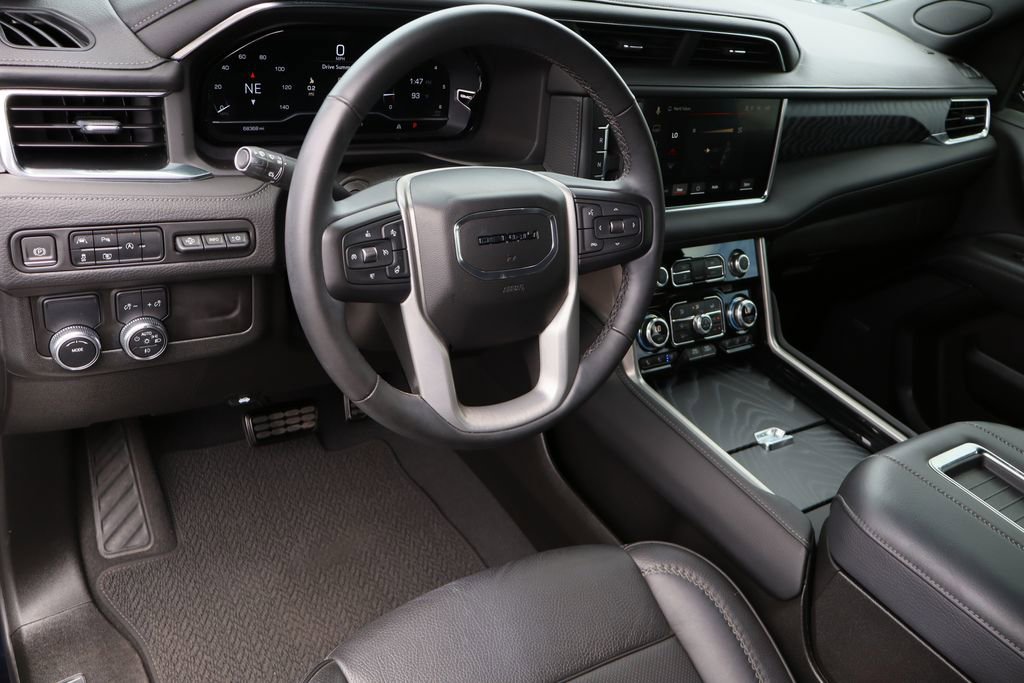 Used 2023 GMC Yukon XL Denali RWD image 12