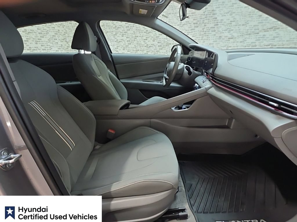Used 2025 Hyundai Elantra SEL FWD image 9