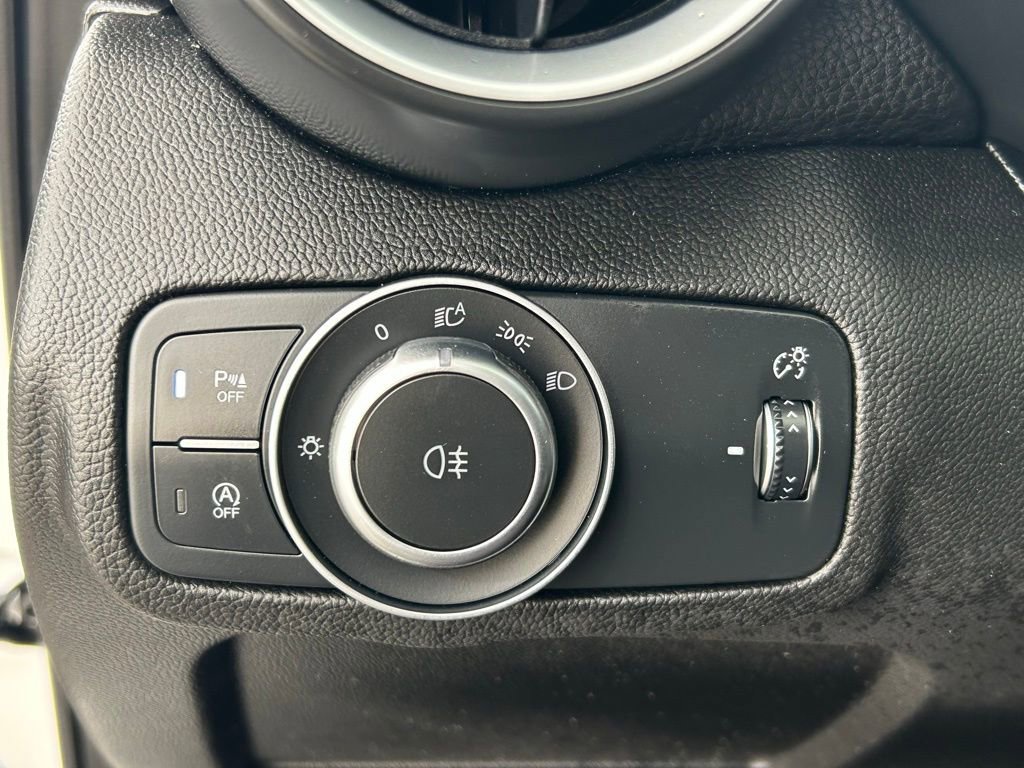 New 2025 Alfa Romeo Giulia w/ Driving Assist Package image 28