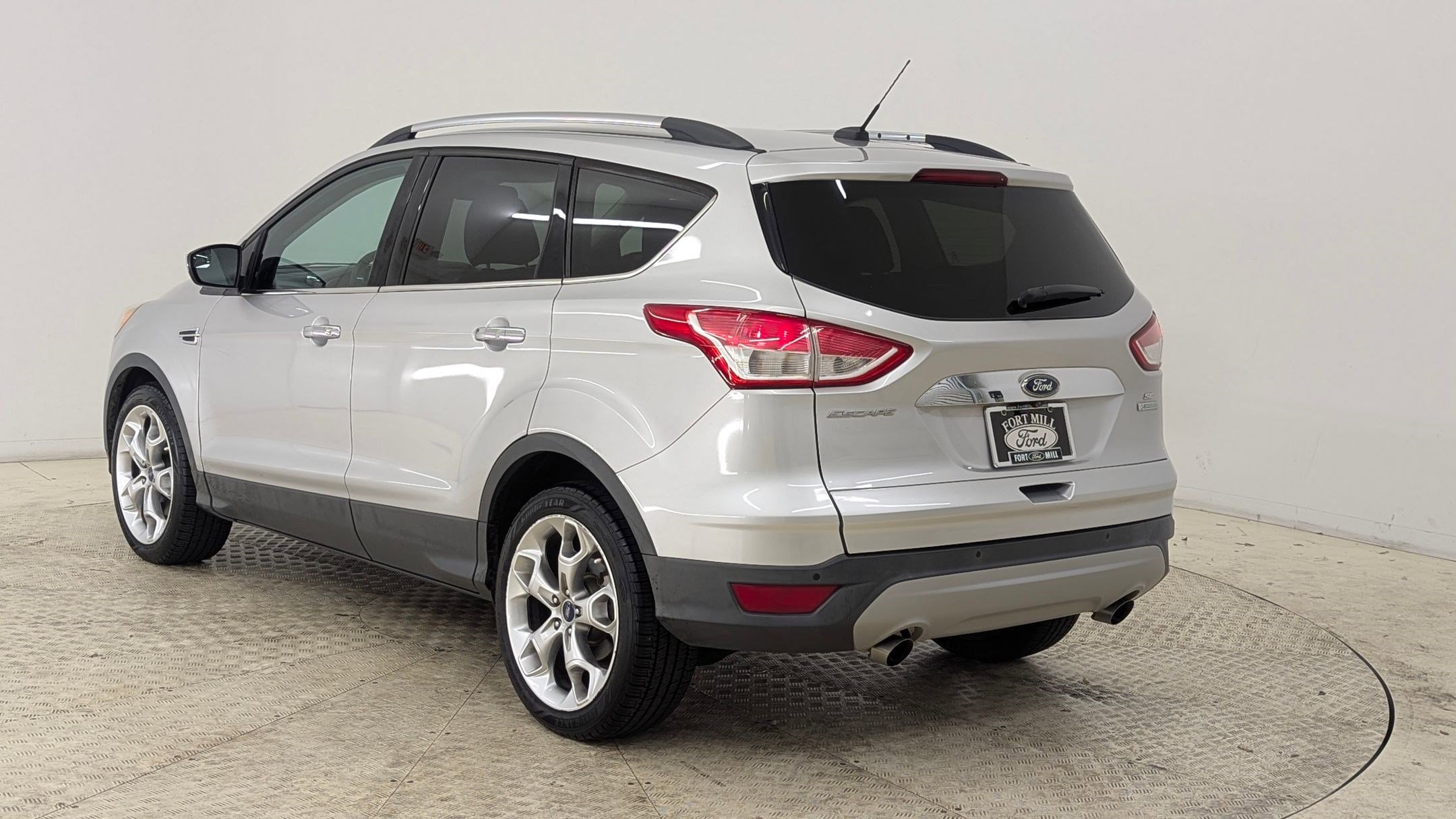 Used 2015 Ford Escape SE w/ SE Chrome Package image 3