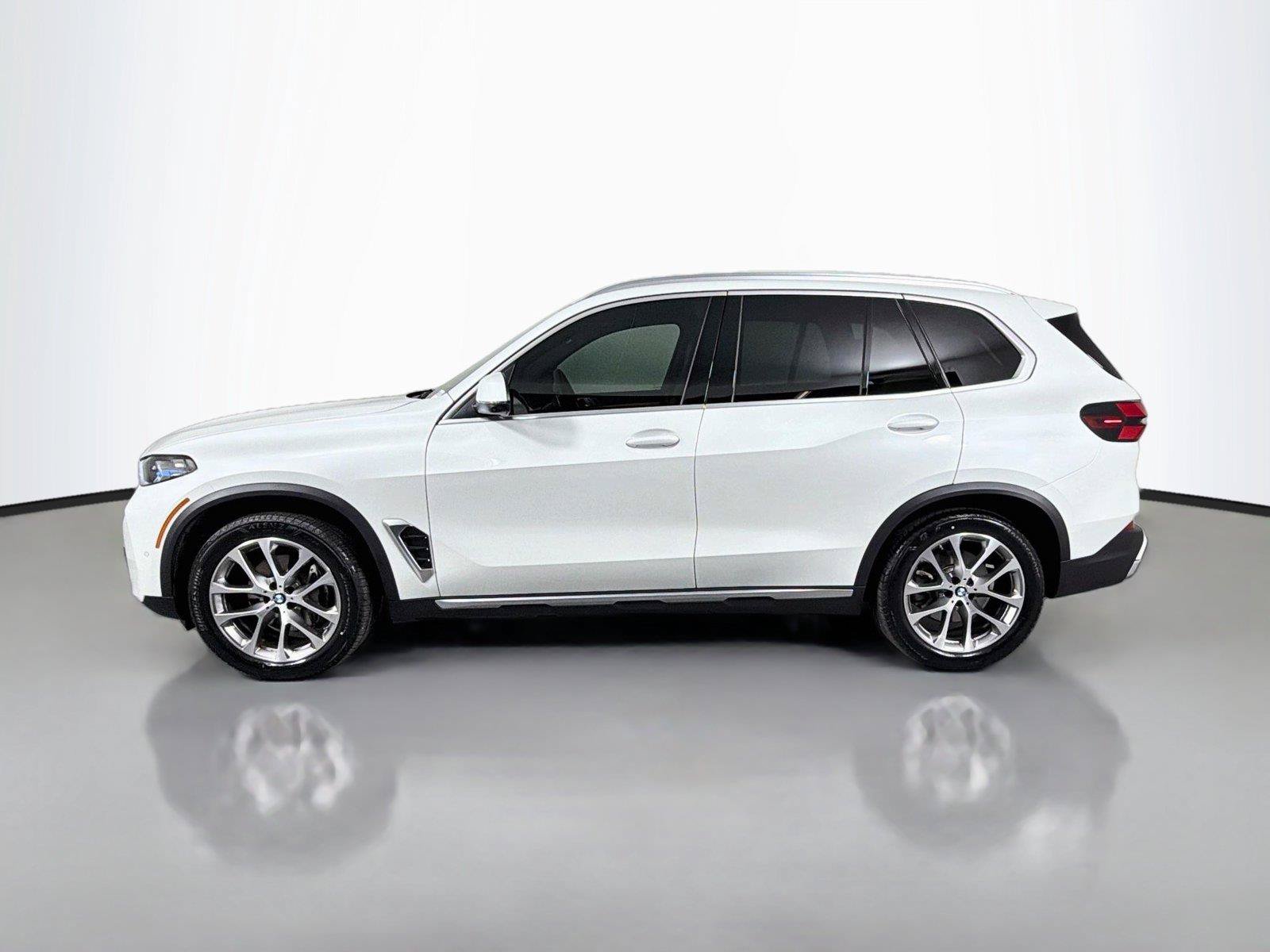 Used 2025 BMW X5 xDrive40i w/ Executive Package AWD/4WD image 8