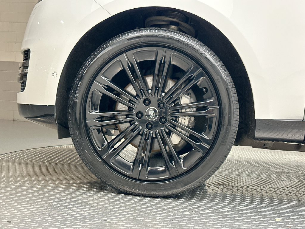 Certified 2025 Land Rover Range Rover SE AWD/4WD image 17