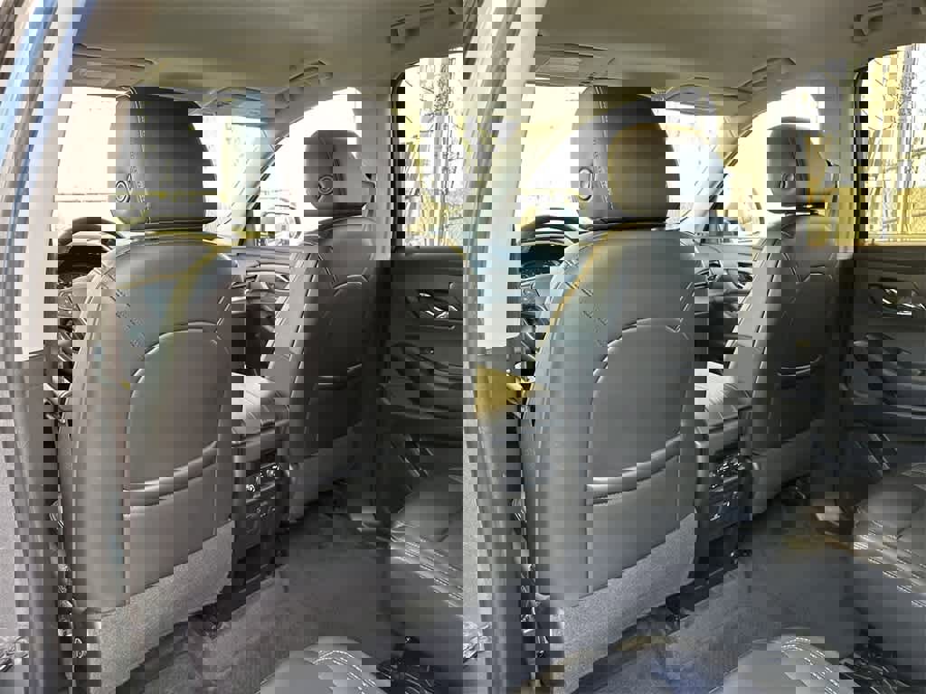 Used 2020 Chevrolet Traverse RS image 12