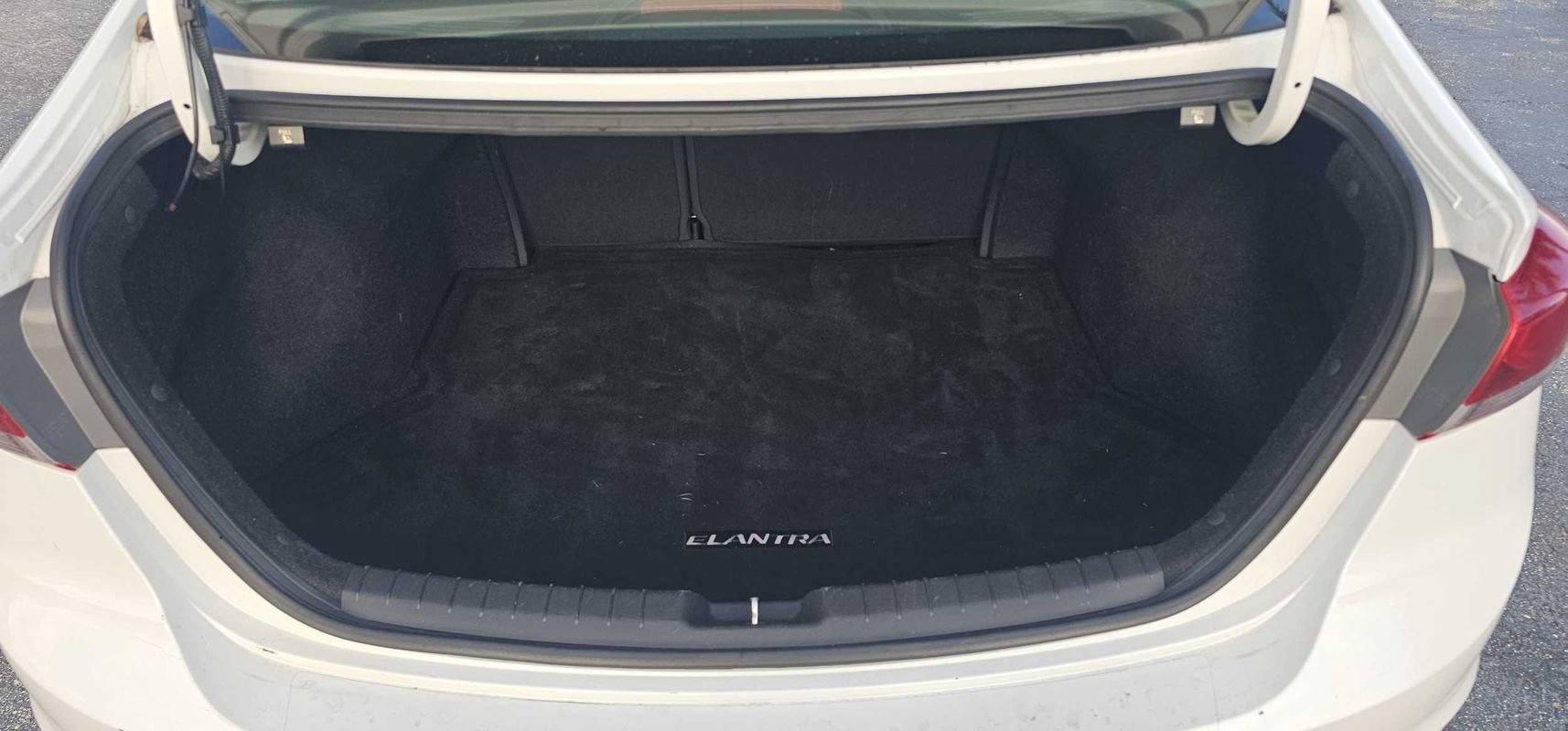 Used 2018 Hyundai Elantra SE FWD image 22