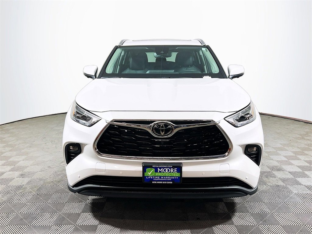 New 2025 Toyota Highlander Limited image 3