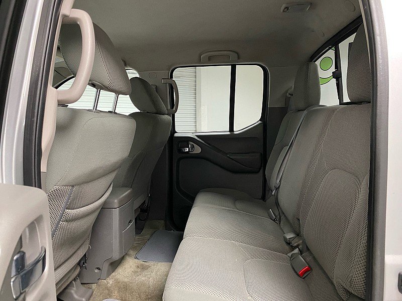 Used 2016 Nissan Frontier SV image 11