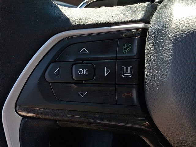 Used 2022 Jeep Grand Cherokee Laredo w/ Luxury Tech Group I image 17