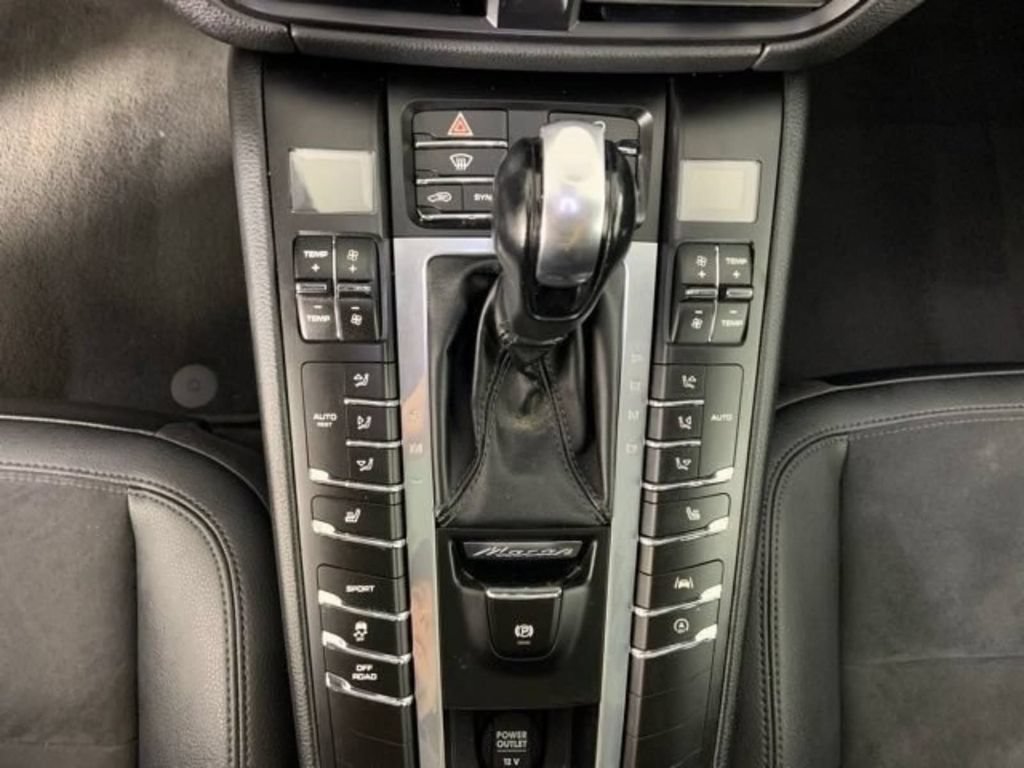 Used 2019 Porsche Macan AWD/4WD image 26