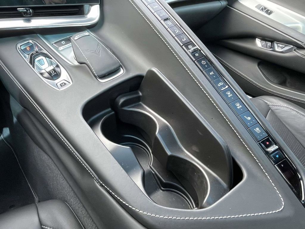 Used 2021 Chevrolet Corvette Stingray Premium Cpe w/ Z51 Performance Package image 18