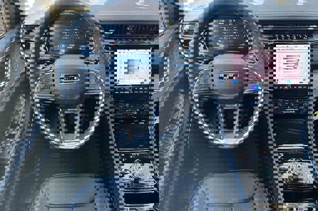 Used 2023 Jeep Grand Cherokee 4WD 4xe w/ Luxury Tech Group II image 11