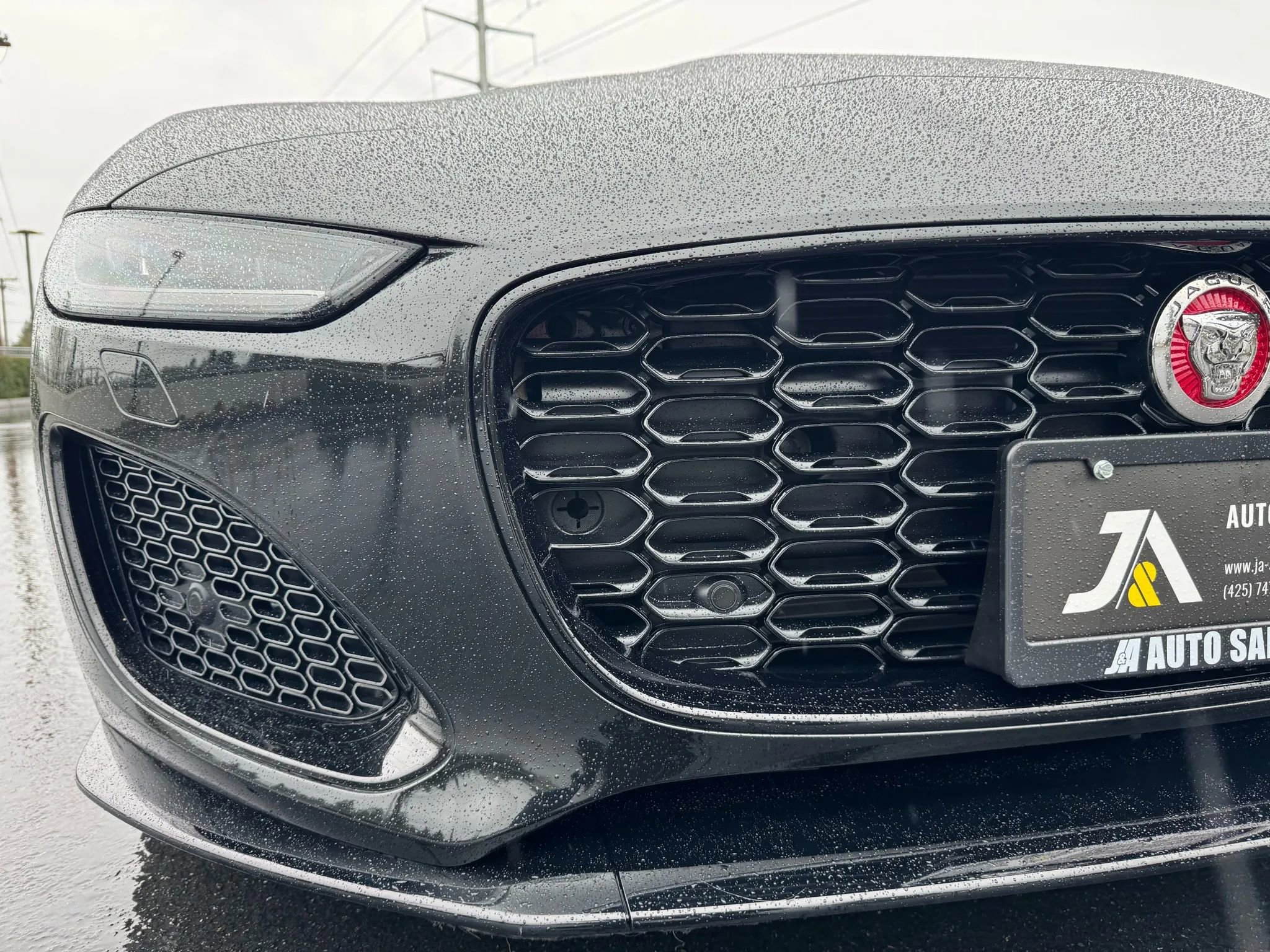 Used 2023 Jaguar F-TYPE Coupe image 13