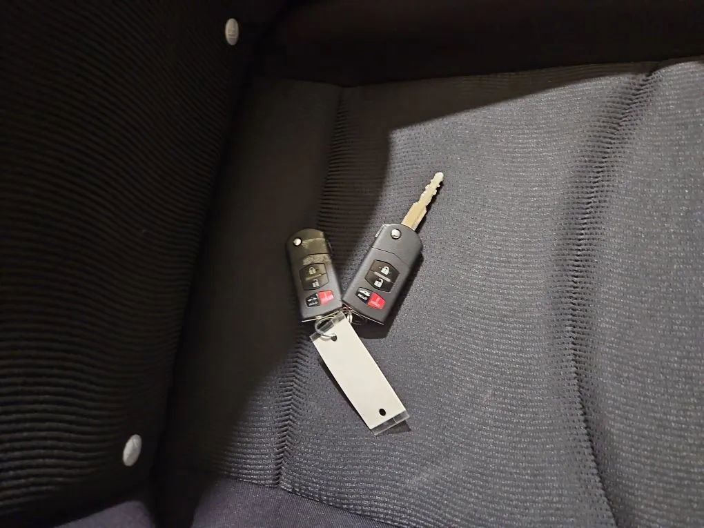 Used 2010 MAZDA MX-5 Miata Touring w/ Suspension Pkg image 21