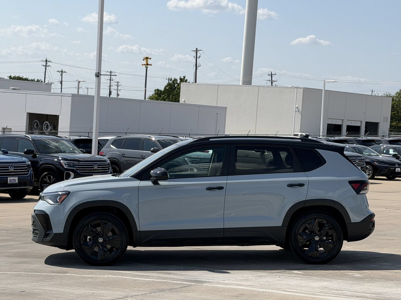 New 2026 Volkswagen Taos SE FWD image 7