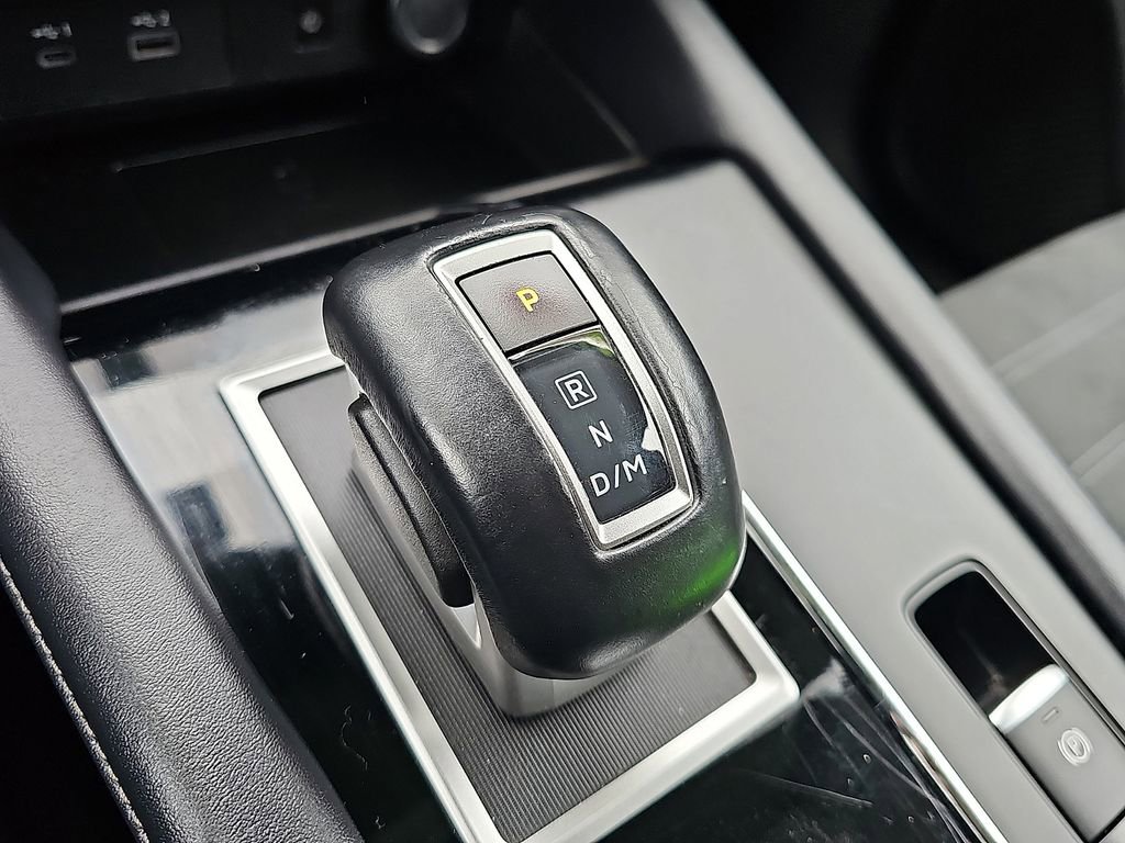 Used 2024 Mitsubishi Outlander SE image 16