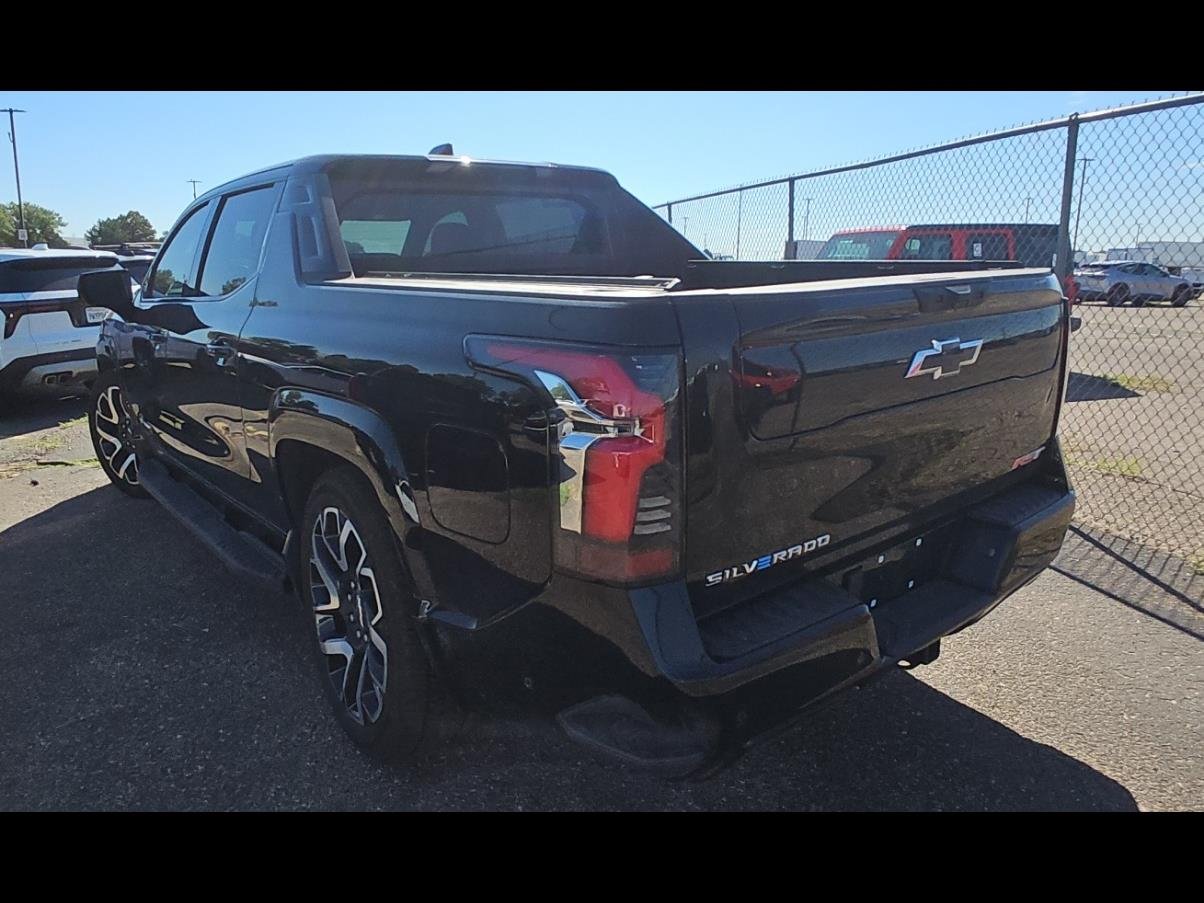 Used 2024 Chevrolet Silverado EV RST AWD/4WD image 7